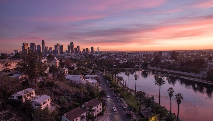 20190616154621Echo_Park_Lake_with_Downtown_Los_Angeles_Skyline.jpg