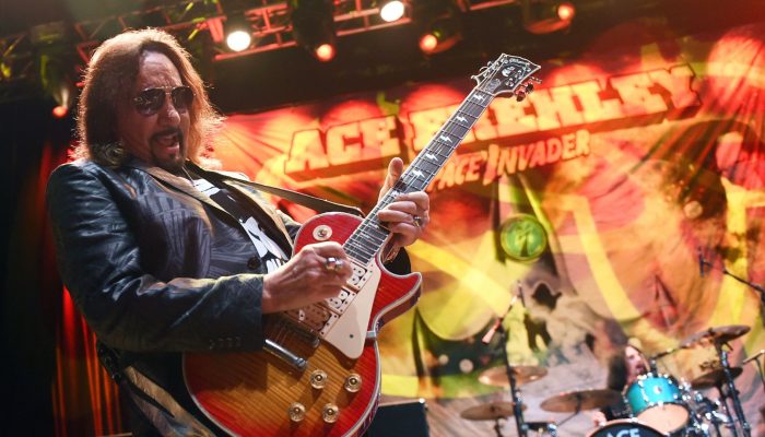 Ace-Frehley-foto-Ethan-Miller-Getty-Images-514139182.jpg