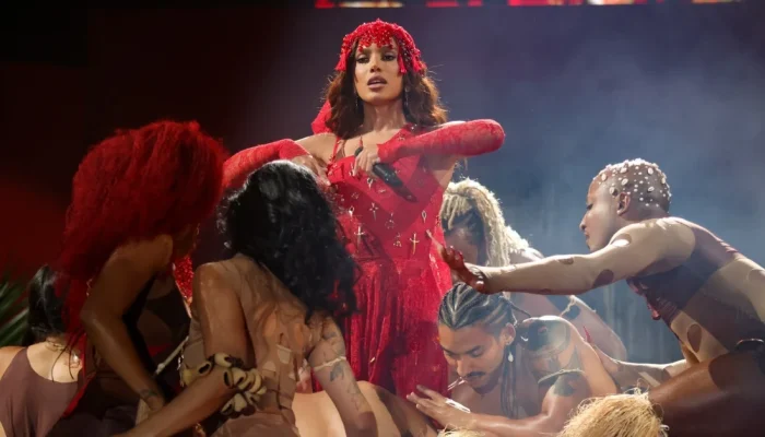 Anitta-na-EQUILIBRIVM-Tour-em-Porto-Alegre-Lucas-Ramos-_-Brazil-News.webp.webp