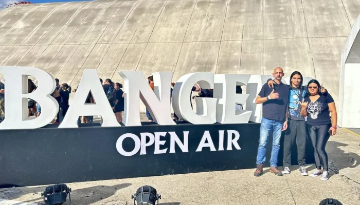 Cid-Goncalves-o-filho-Adrian-e-a-esposa-prestigiando-o-Bangers-Open-Air-2026-foto-Alexandre-de-Melo.webp