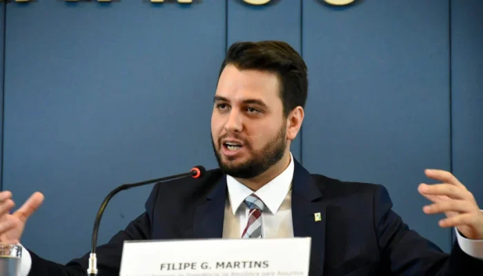 Filipe-Martins-ex-assessor-de-Jair-Bolsonaro-esta-preso-desde-8-de-fevereiro-Reproducao-Fundacao-Ale.webp