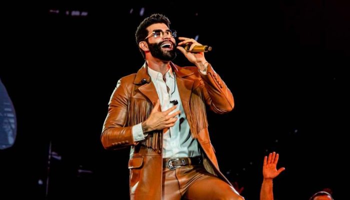 Gusttavo-Lima-fez-seu-segundo-show-na-71a-Festa-do-Peao-de-Barretos-e-levou-a-apresentacao-ate-o-ama.jpeg