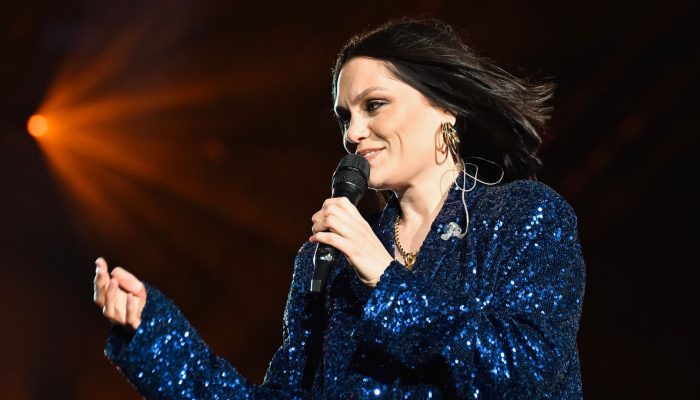 Jessie-J-faz-show-acustico-poderoso-mas-com-distracoes-no-The-Town.jpg
