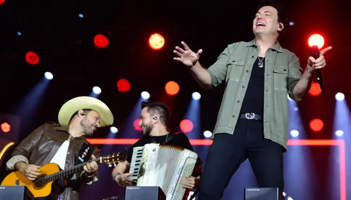 Joao-Bosco-e-Vinicius-durante-show-em-Barretos-Eduardo-Martins-_-Brazil-News-1.webp.webp