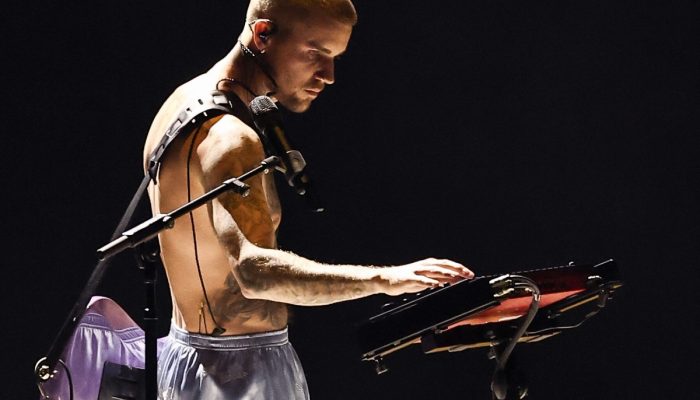 Justin-Bieber-no-Grammy-2026-Grosby.jpg