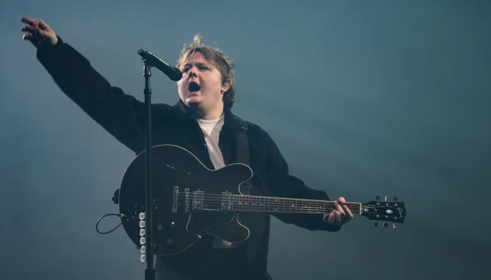 Lewis-Capaldi-Grosby.webp.webp