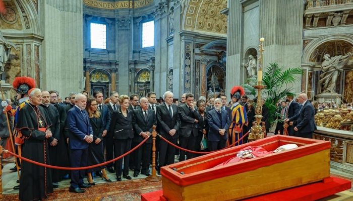 Lula-Janja-e-outros-politicos-presentes-no-funeral-do-papa-Francisco.jpg