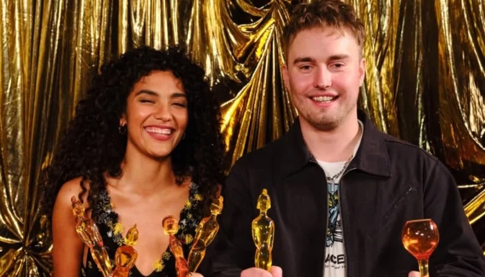 Olivia-Dean-e-Sam-Fender-no-BRIT-Awards-Polydor-Records_Divulgacao-1.webp.webp