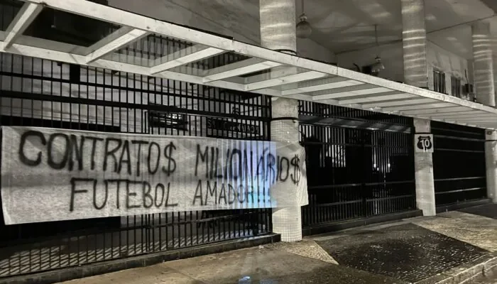 Onda-de-protestos-1-700x441.webp.webp
