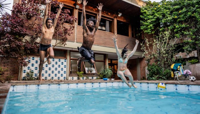 Piscina-em-casa-O-verao-santista-pede-um-mergulho.jpg