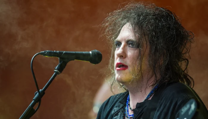Robert-Smith-do-The-Cure-Bill-E.webp.webp