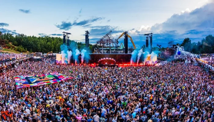 Tomorrowland-2025-divulgacao.webp.webp