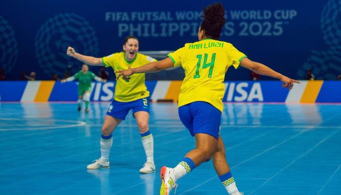 ana_luiza_e_debora_vanin_mundial_de_futsal_20225.jpg