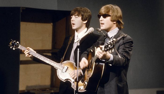 beatles-paul-mccartney-john-lennon-1964-foto-david-redfern-redferns.jpg