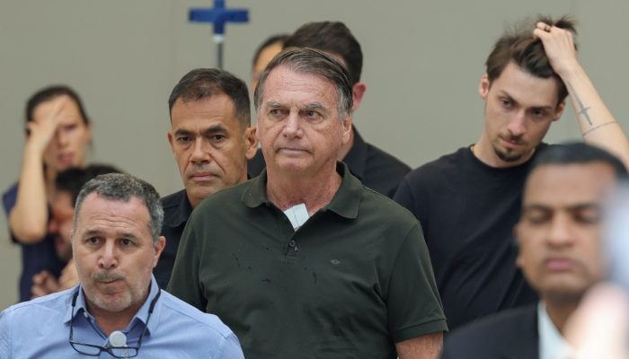 bolsonaro-saida-hospital.jpg