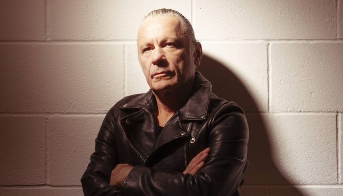 bruce-dickinson-2025-foto-john-mcmurtrie_widelg.jpg