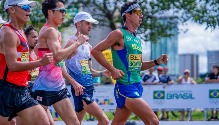 caio_bonfim_e_equipe_feminina_conquistam_bronze_no_mundial_de_marcha01.jpg