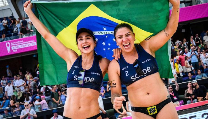 carol_solberg_e_rebecca_bronze_mundial_205_volei_de_p.jpg