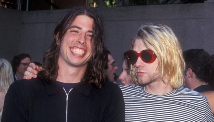 dave-grohl-kurt-cobain-nirvana-1993-foto-kevin-mazur-archive-wireimage-77750004_widelg.jpg