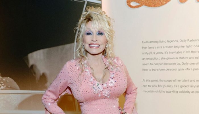 dolly-parton-recebera-oscar-honorario-no-governors-awards-2025-foto-jason-kempin-getty-images-221599.jpeg