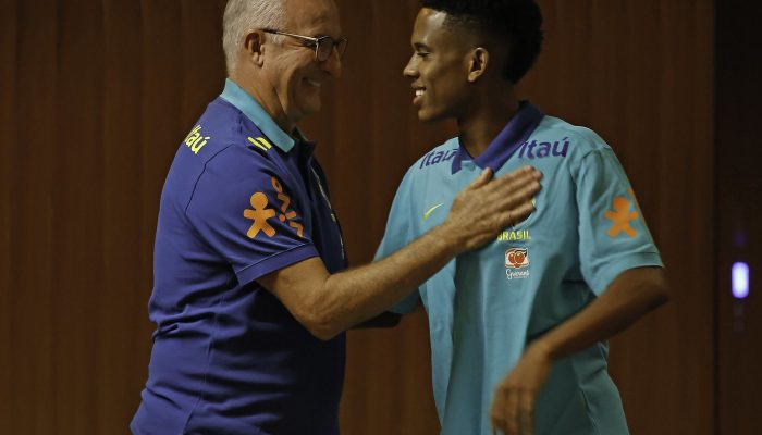 dorival_recebe_estevao_bsb_2025_eliminatorias.jpg