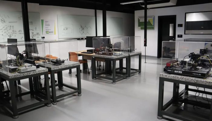 foto_5_-_faculdade_inovadora_-_laboratorio.jpg