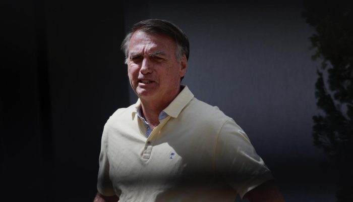 jair-bolsonaro-saida-apos-condenacao2.jpg