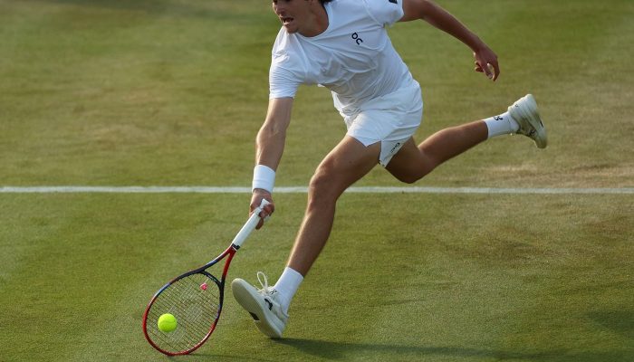 joao_fonseca_cai_na_rodada_3_wimbledon_2025.jpg