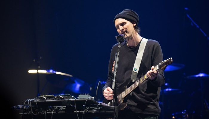 josh-klinghoffer-2022-foto-jim-bennett-getty-images-1395352082_widelg.jpg