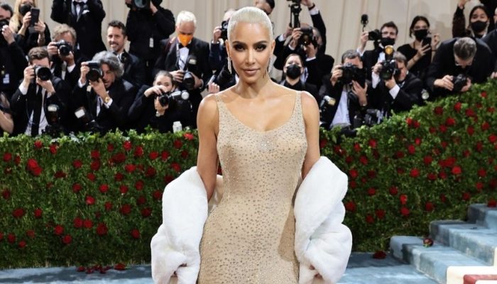kim-kardashian-met-gala-2022-marilyn-monroe-foto-getty-images-jamie-mccarthy-equipe_widelg.jpg