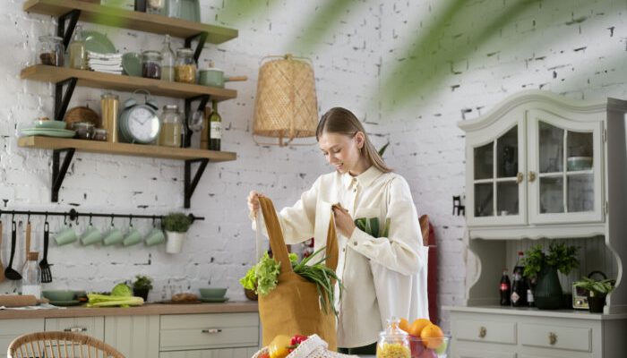 medium-shot-woman-with-groceries-700x441.jpg