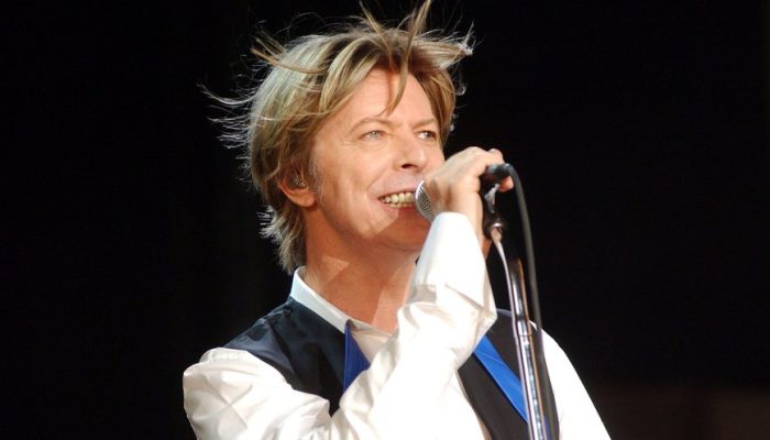 novo-livro-apresenta-fotos-ineditas-de-david-bowie-confira-115398792_4l164547645_widelg.jpg