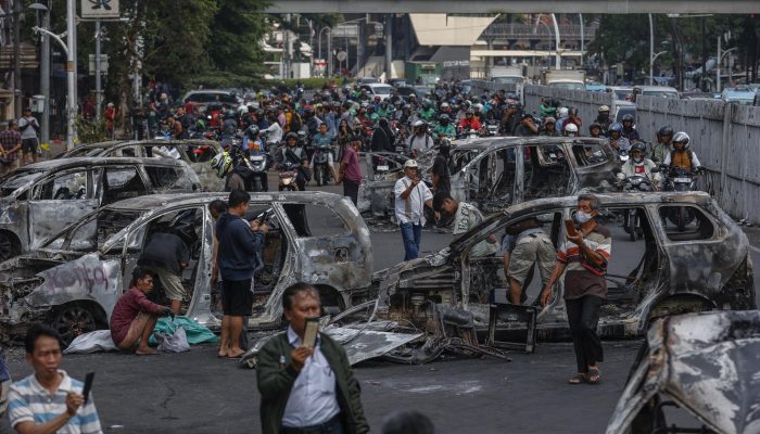 protestos-indonesia-aumento-salarial-de-deputados.jpg