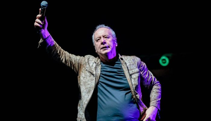 simple-minds-jim-kerr-2024-foto-sergione-infuso-corbis-via-getty-images_widelg.jpg