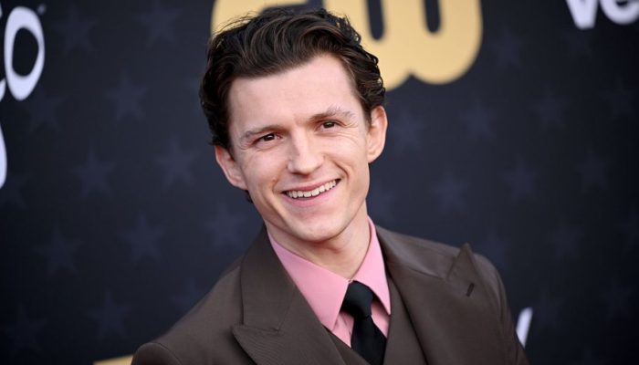 tom-holland-photo-by-lionel-hahn-getty-images_widelg.jpg