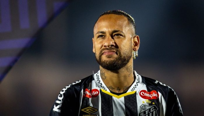torcida-organizada-do-santos-cobra-neymar-apos-discussao-com-torcedor-2225171910-1_widelg.jpg
