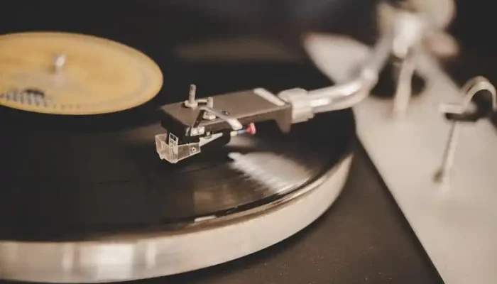 x-cuidados-para-com-os-seus-discos-de-vinil-20221027111319.jpg.webp.webp